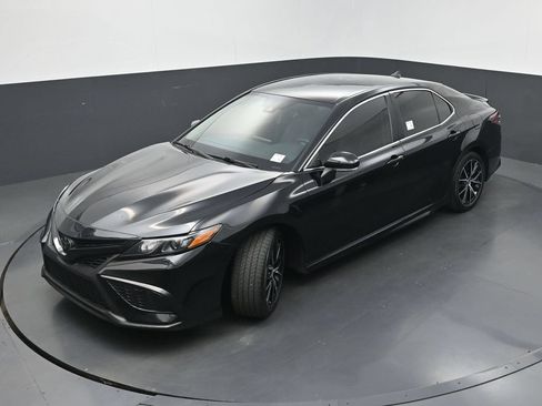 Used 2024 Toyota Camry SE FWD image 31