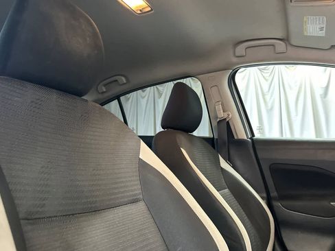 Used 2021 Nissan Versa SV image 18