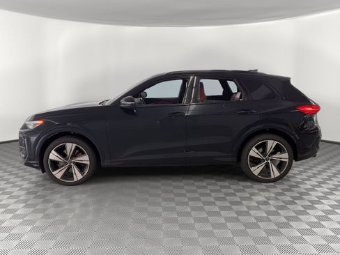 Used 2025 Audi SQ5 Prestige w/ Prestige Package AWD/4WD image 2