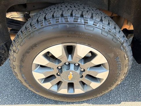 Used 2024 Chevrolet Silverado 2500 Custom AWD/4WD image 17