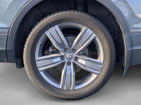 Used 2018 Volkswagen Tiguan SEL Premium image 23
