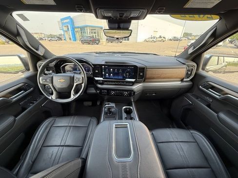 Used 2022 Chevrolet Silverado 1500 High Country w/ Technology Package image 24