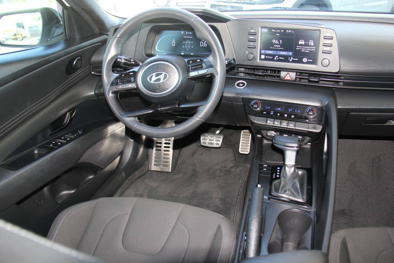 Used 2025 Hyundai Elantra Sport FWD image 9