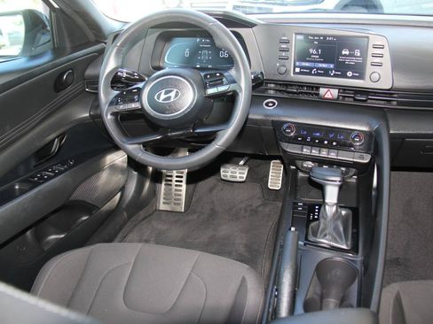 Used 2025 Hyundai Elantra Sport FWD image 9