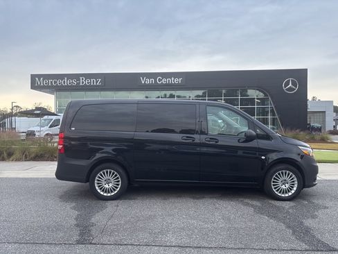 Used 2023 Mercedes-Benz Metris Passenger image 3