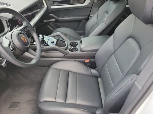 Certified 2024 Porsche Cayenne AWD/4WD image 20