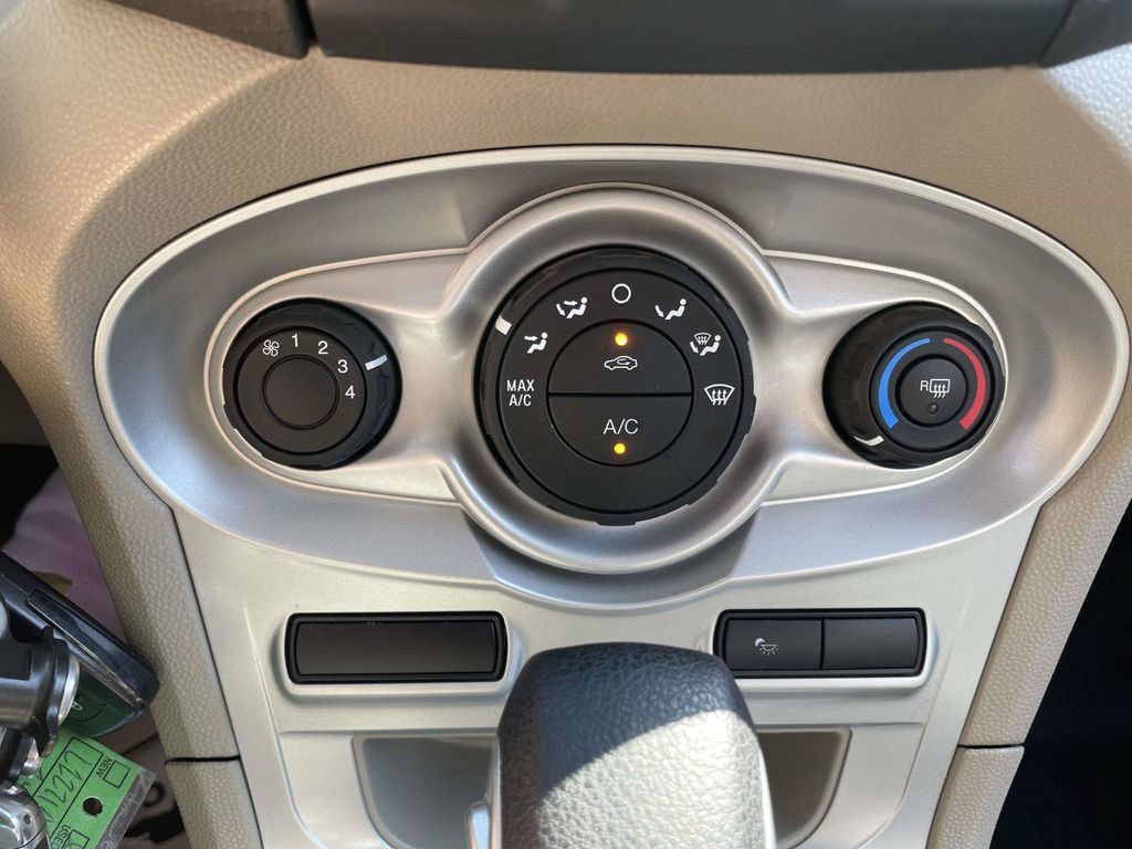 Used 2017 Ford Fiesta SE FWD image 20