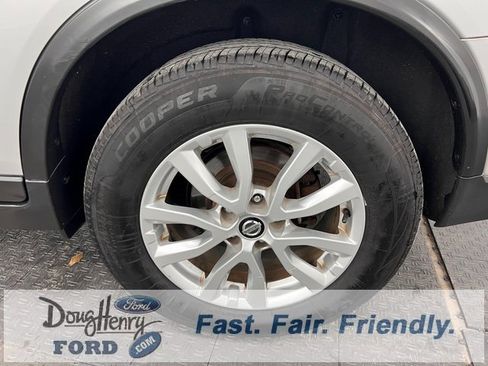 Used 2017 Nissan Rogue SV w/ SV Premium Package image 21