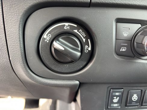 Used 2025 Nissan Frontier PRO-4X w/ Pro Convenience Package image 10