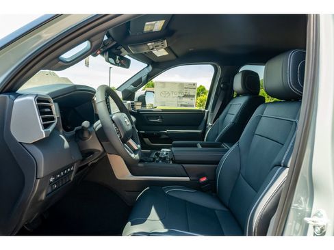 Used 2026 Toyota Tundra Limited AWD/4WD image 12