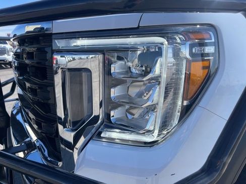 Used 2022 GMC Sierra 2500 Pro w/ Convenience Package image 9