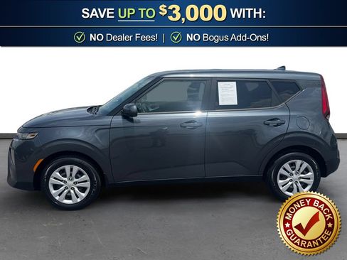 Used 2022 Kia Soul LX FWD image 2