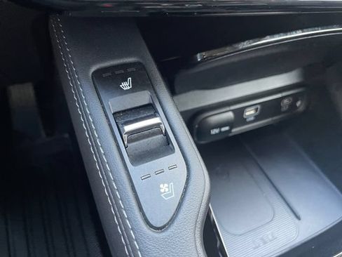 Used 2024 Kia Telluride EX w/ EX Captain's Chair Package AWD/4WD image 17