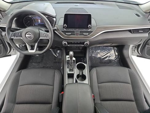 Certified 2024 Nissan Altima 2.5 SV FWD image 9