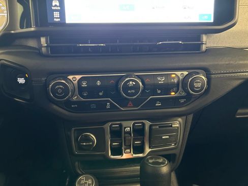 Certified 2025 Jeep Wrangler Unlimited Sahara AWD/4WD image 24