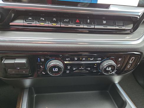 Certified 2024 Chevrolet Silverado 1500 High Country w/ Technology Package AWD/4WD image 18
