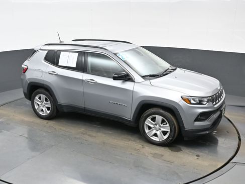 Used 2022 Jeep Compass Latitude w/ Convenience Group image 39