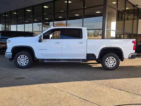 Used 2024 Chevrolet Silverado 2500 LTZ image 3