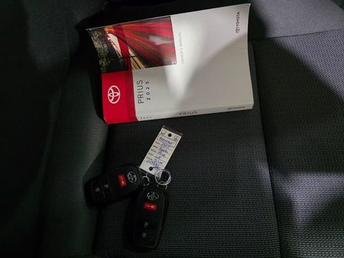 Used 2025 Toyota Prius LE image 9