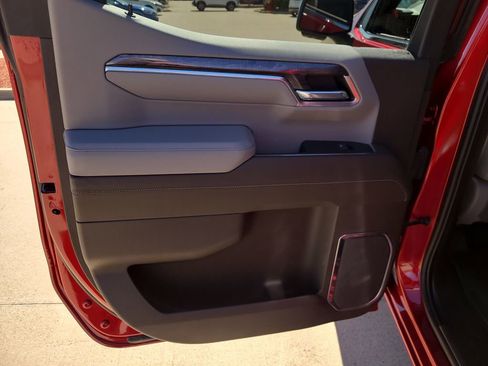 Used 2022 Chevrolet Silverado 1500 LTZ w/ LTZ Premium Package image 13