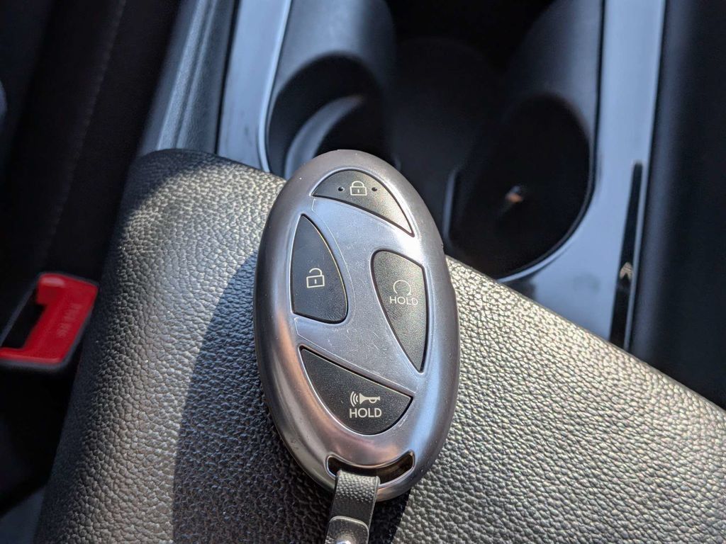 Used 2025 Hyundai Elantra SEL FWD image 30
