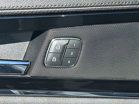 Used 2022 Lincoln Nautilus Reserve image 11