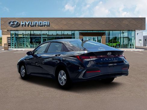 New 2026 Hyundai Elantra SE FWD image 5