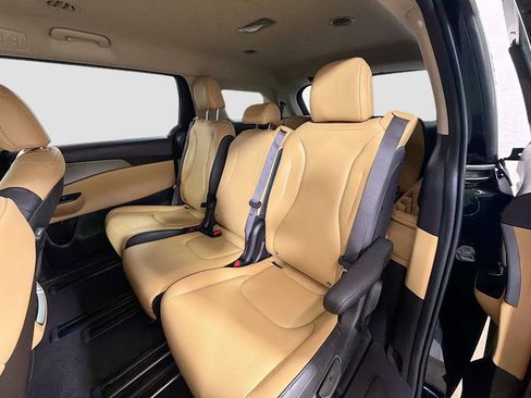 Used 2024 Kia Carnival LX FWD image 24