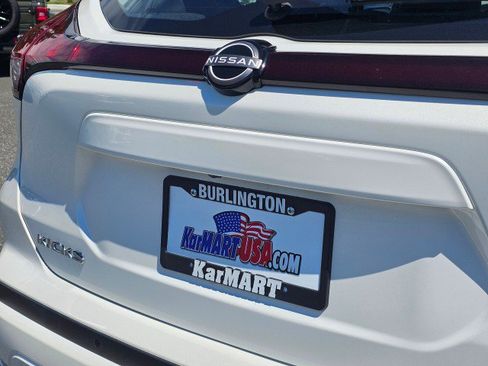 Used 2023 Nissan Kicks SR w/ SR Premium Package FWD image 16
