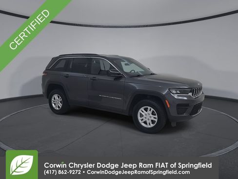 Used 2025 Jeep Grand Cherokee Laredo w/ Luxury Tech Group I AWD/4WD image 2