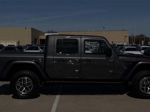 Used 2024 Jeep Gladiator Rubicon image 3