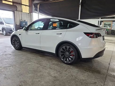 Used 2022 Tesla Model Y Performance image 3