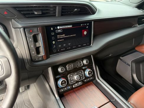 Used 2023 GMC Yukon XL Denali Ultimate AWD/4WD image 19