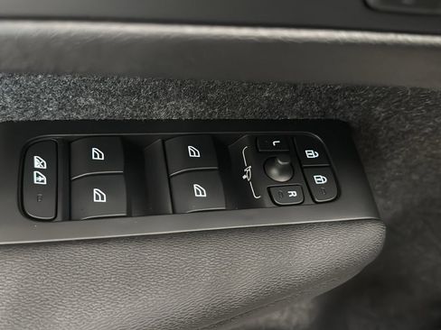 New 2026 Volvo XC40 B5 Ultra w/ Protection Package Premier image 22