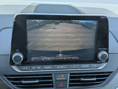 Used 2024 Nissan Altima 2.5 SV image 9