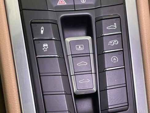 Certified 2017 Porsche 911 Carrera 4S image 31