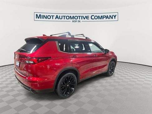 Used 2023 Mitsubishi Outlander SE Black Edition image 8