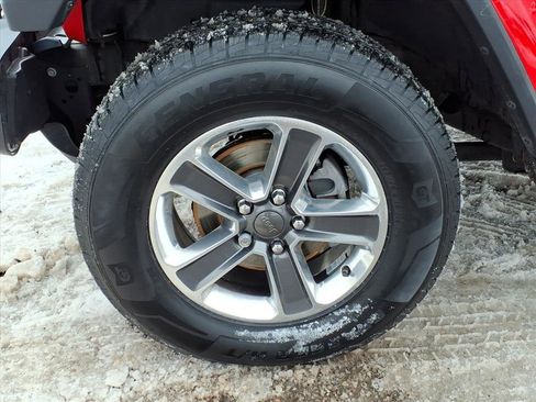 Used 2018 Jeep Wrangler Unlimited Sahara image 9