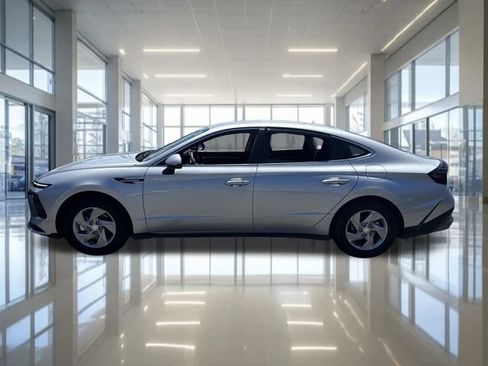 Certified 2025 Hyundai Sonata SE FWD image 9