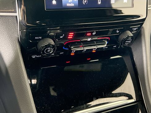 Used 2022 Jeep Grand Cherokee Altitude AWD/4WD image 15