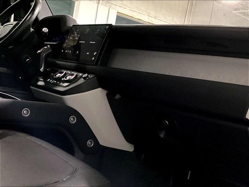 Used 2022 Land Rover Defender 110 SE image 14