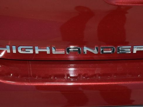 Used 2023 Toyota Highlander XLE AWD/4WD image 27