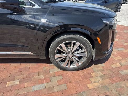 Used 2021 Cadillac XT6 Premium Luxury image 17