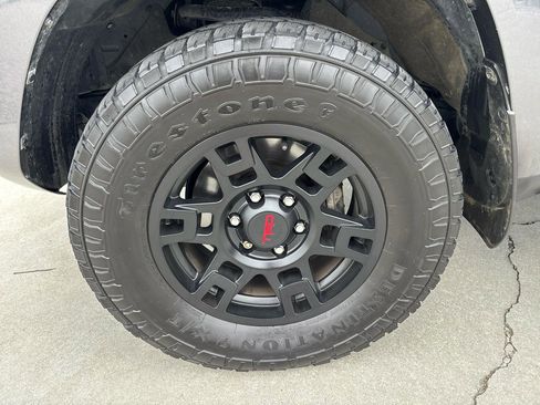Used 2022 Toyota 4Runner SR5 AWD/4WD image 11