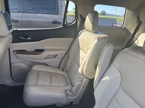 Used 2019 GMC Acadia Denali w/ Technology Package FWD image 12