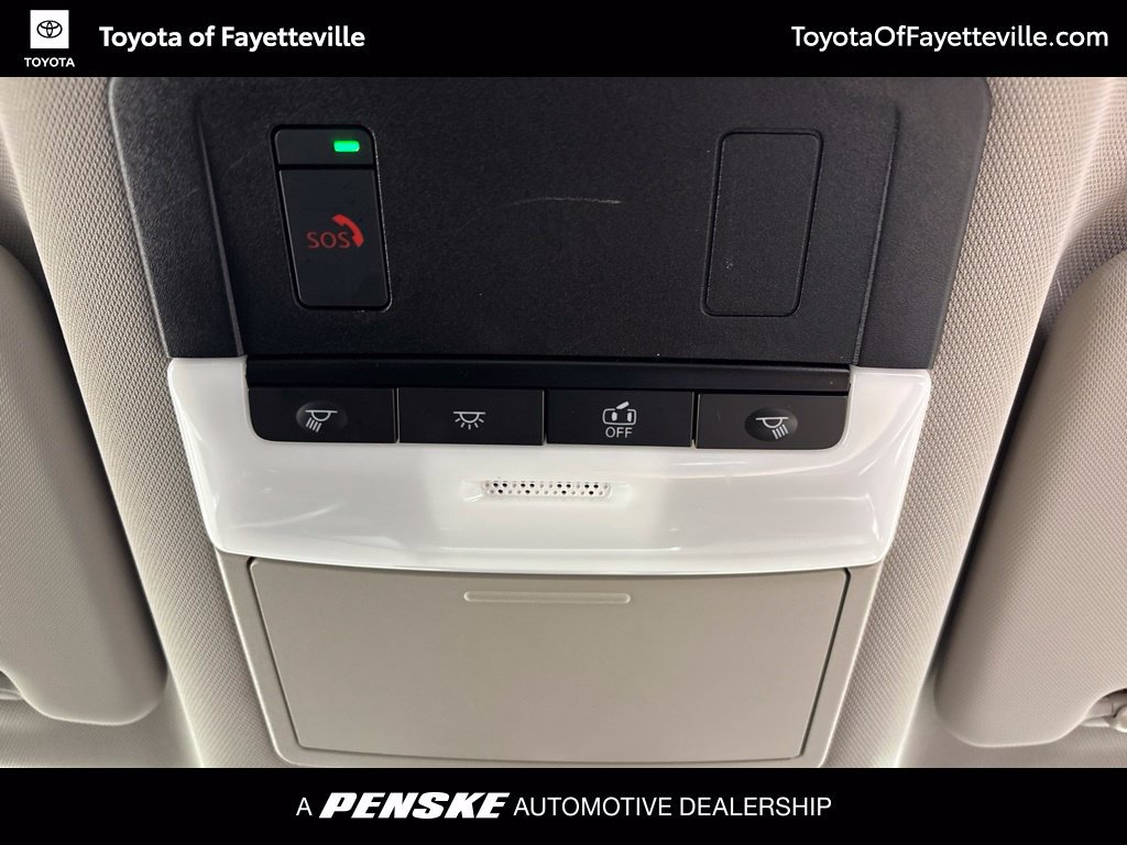 Used 2022 Nissan Rogue SV AWD/4WD image 13