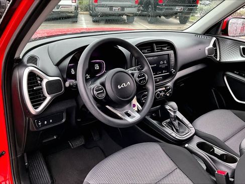 Used 2025 Kia Soul LX w/ LX Technology Package image 17