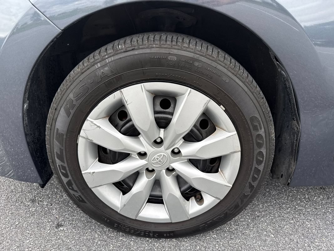 Used 2015 Toyota Corolla LE FWD image 29