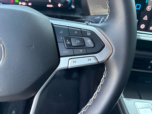 Used 2024 Volkswagen Atlas SE w/ Black Wheel Package FWD image 29
