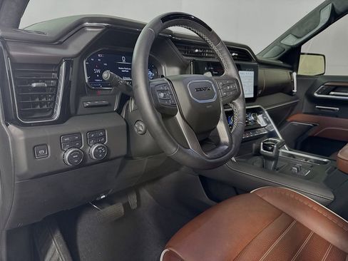 Used 2025 GMC Sierra 1500 Denali Ultimate image 9